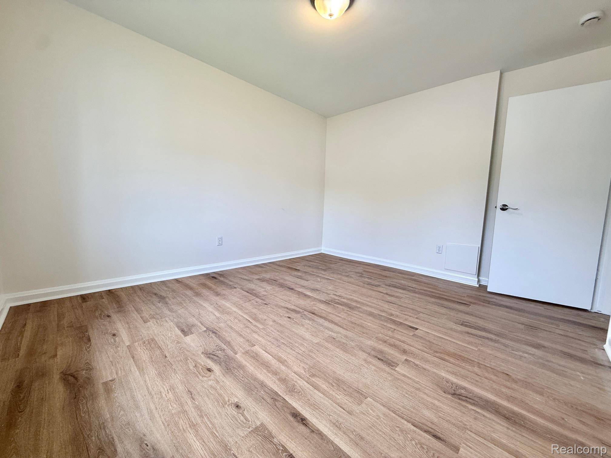 3911 Fort ST #211B, Trenton, MI 48183