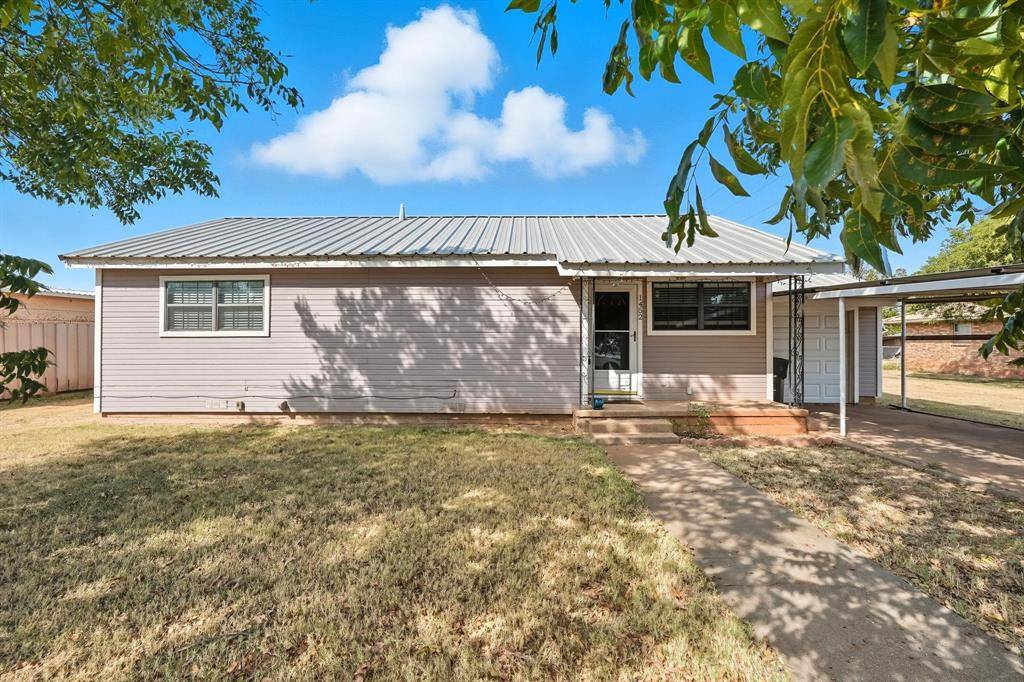 1452 Mccarty Street, Aspermont, TX 79502