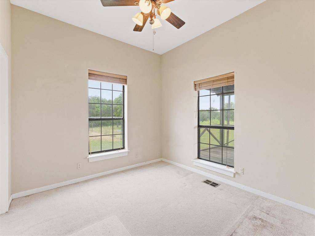 750 Lyons Road, Ennis, TX 75119