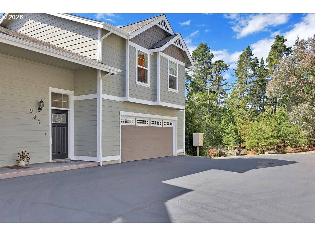 935 HEMLOCK ST, Florence, OR 97439
