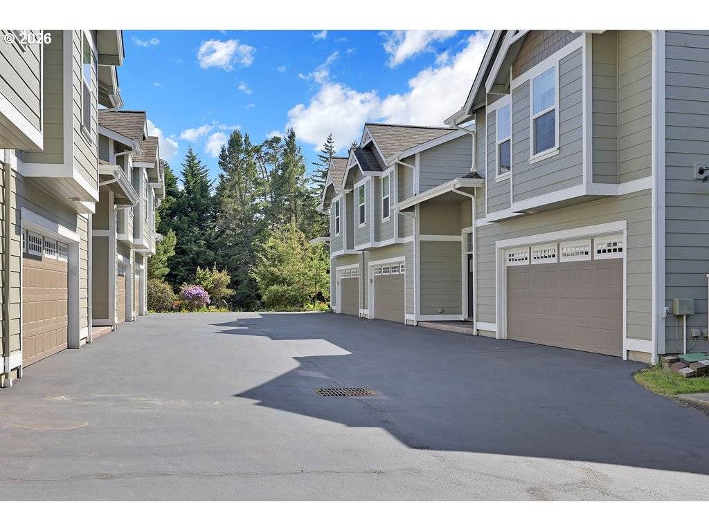 935 HEMLOCK ST, Florence, OR 97439