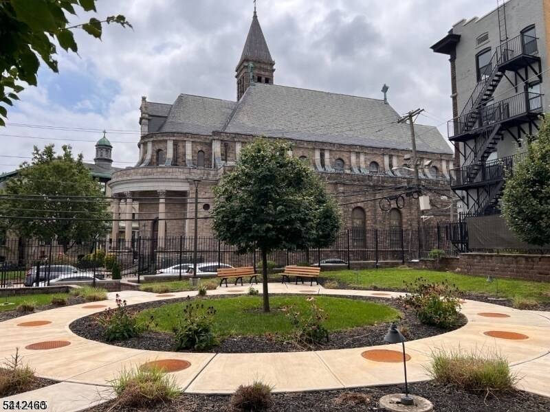 90 Clinton Ave #206, Newark City, NJ 07114