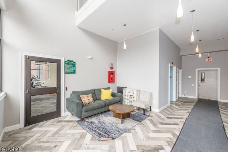 90 Clinton Ave #206, Newark City, NJ 07114