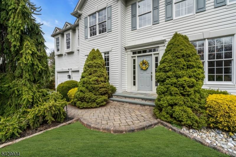 17 Bedford Dr, Bernards Twp., NJ 07920