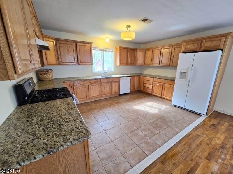598 Broad St, Carlstadt Boro, NJ 07072