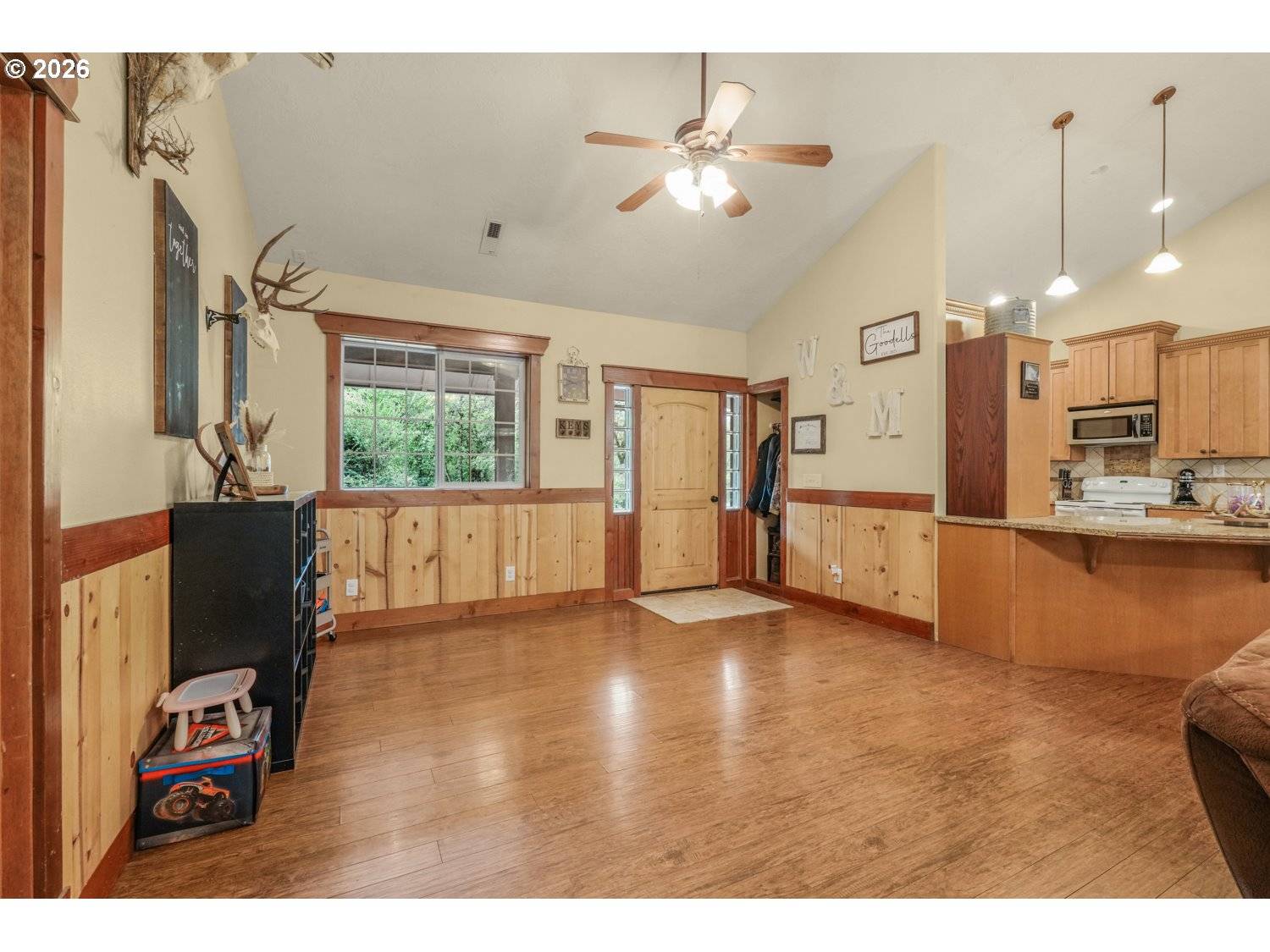 824 W CENTRAL AVE, Gates, OR 97346