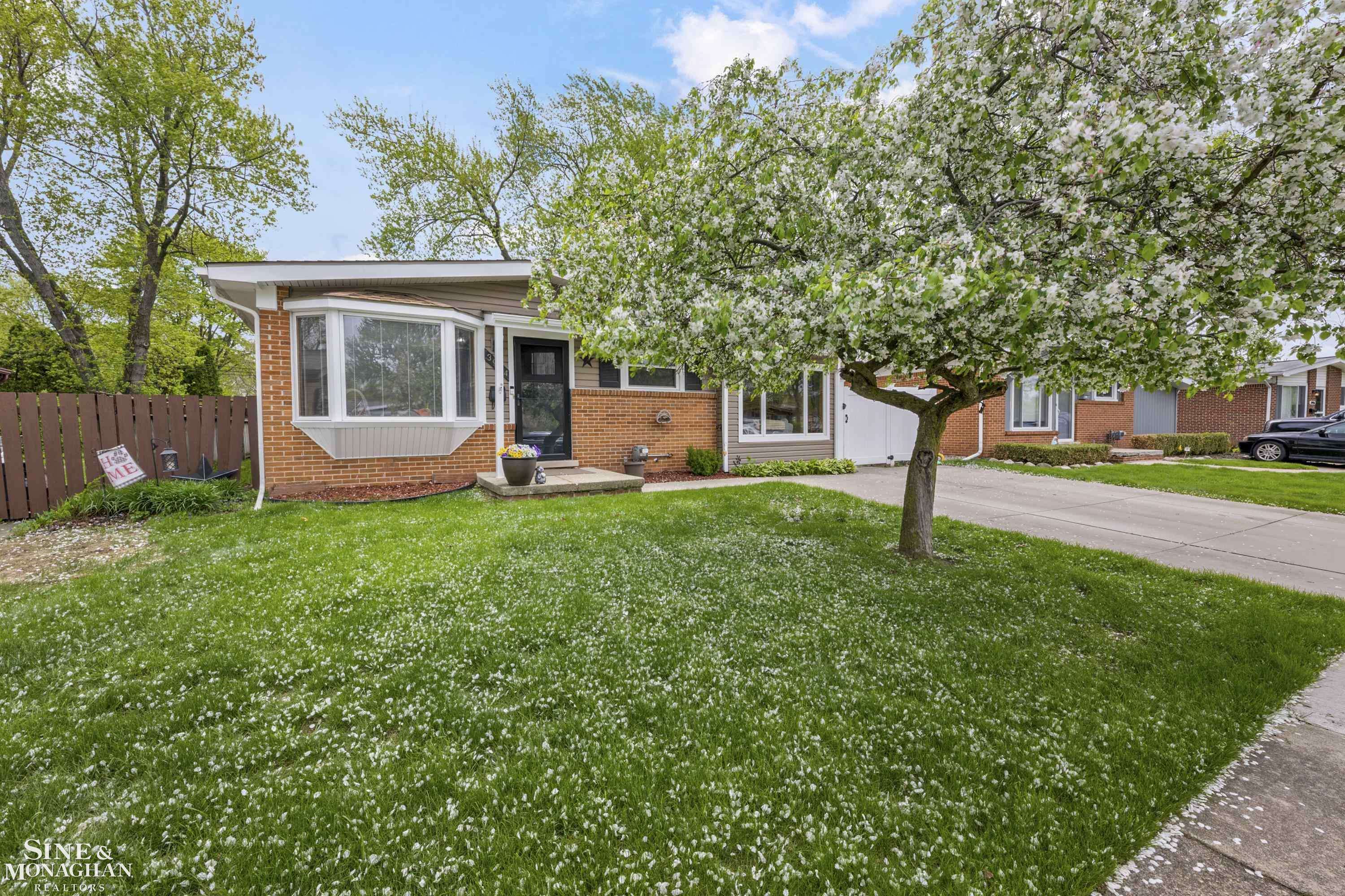 3914 Edgeland AVE, Royal Oak, MI 48073