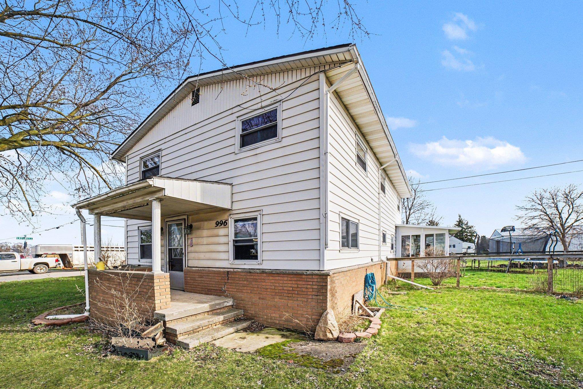 996 E Monroe RD, Bethany Twp, MI 48880