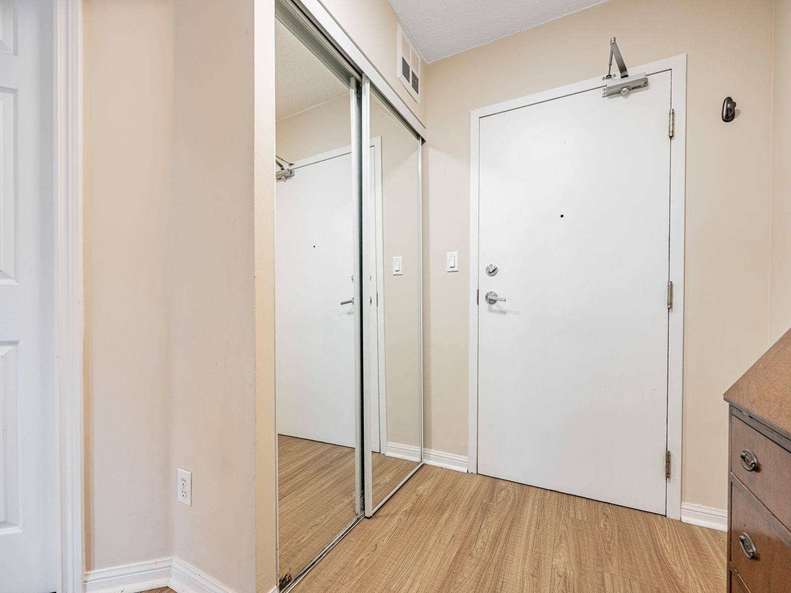 260 Merton ST #508, Toronto C10, ON M4S 3G2