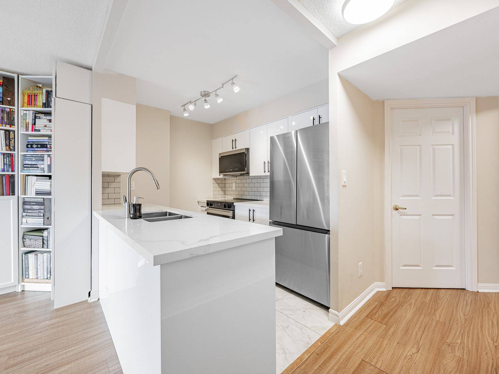260 Merton ST #508, Toronto C10, ON M4S 3G2