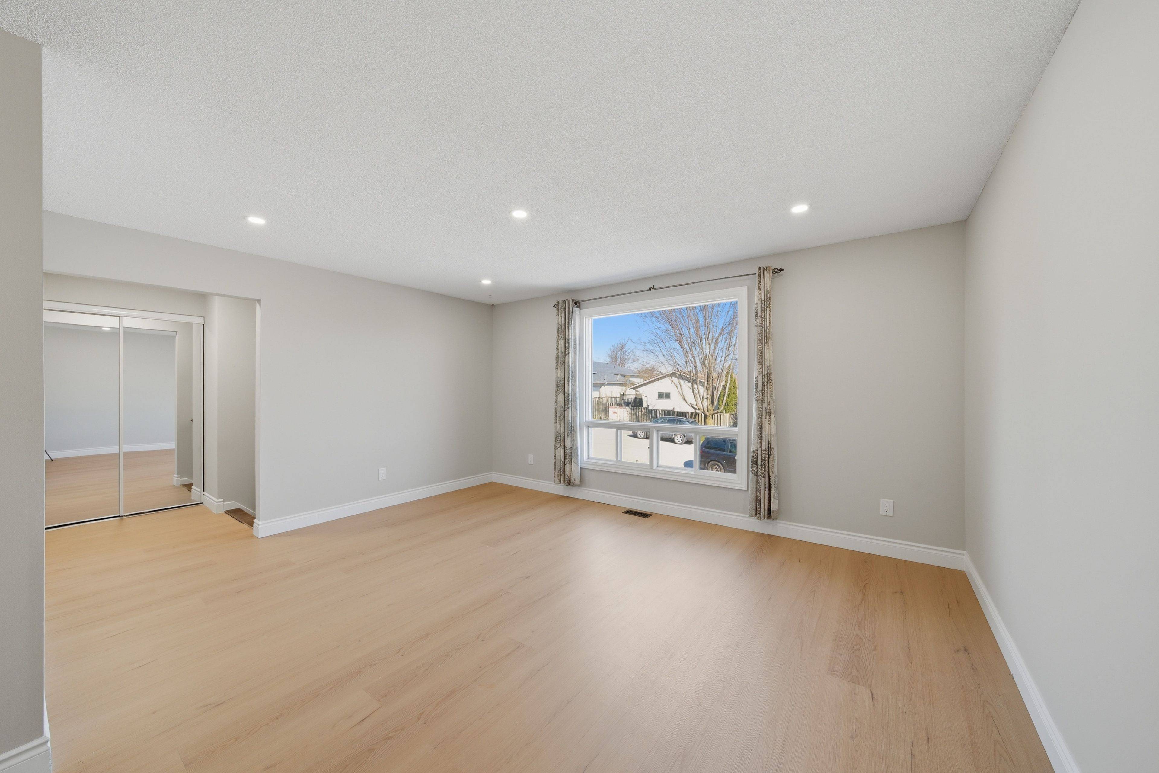 56 McConkey PL #Main, Barrie, ON L4N 6H3