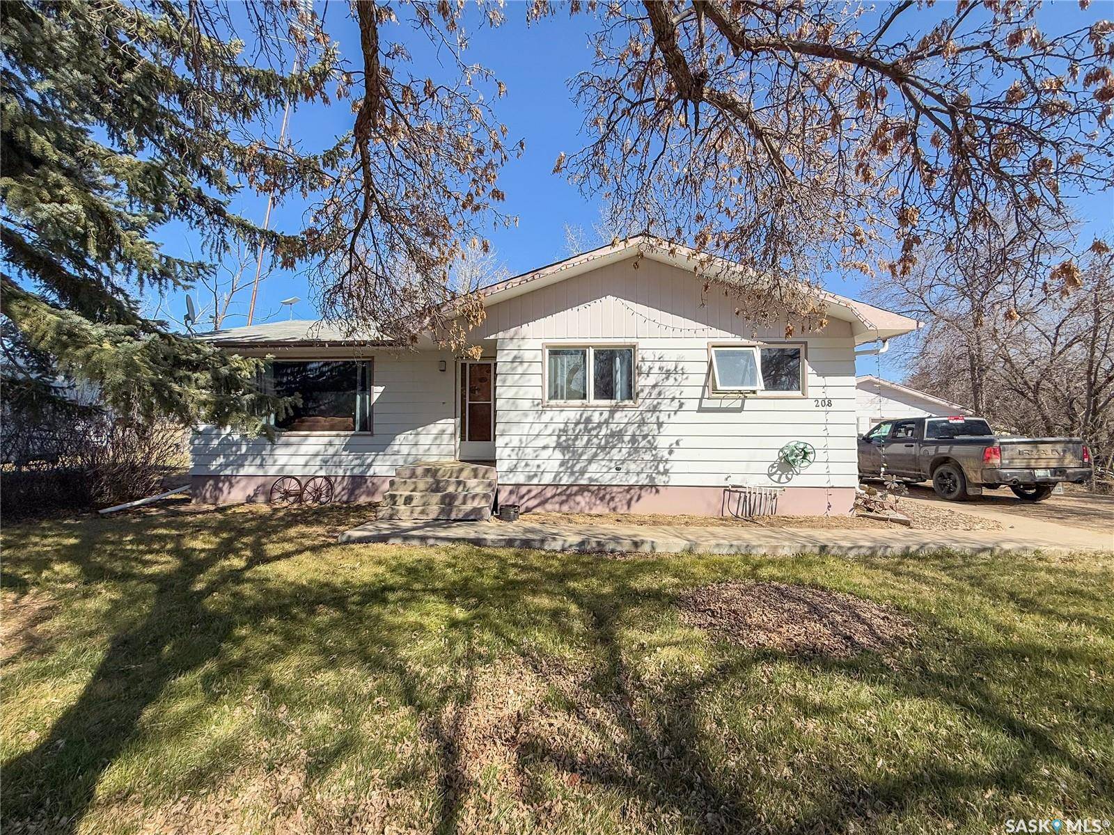 208 1st STREET E, Climax, SK S0N 0N0