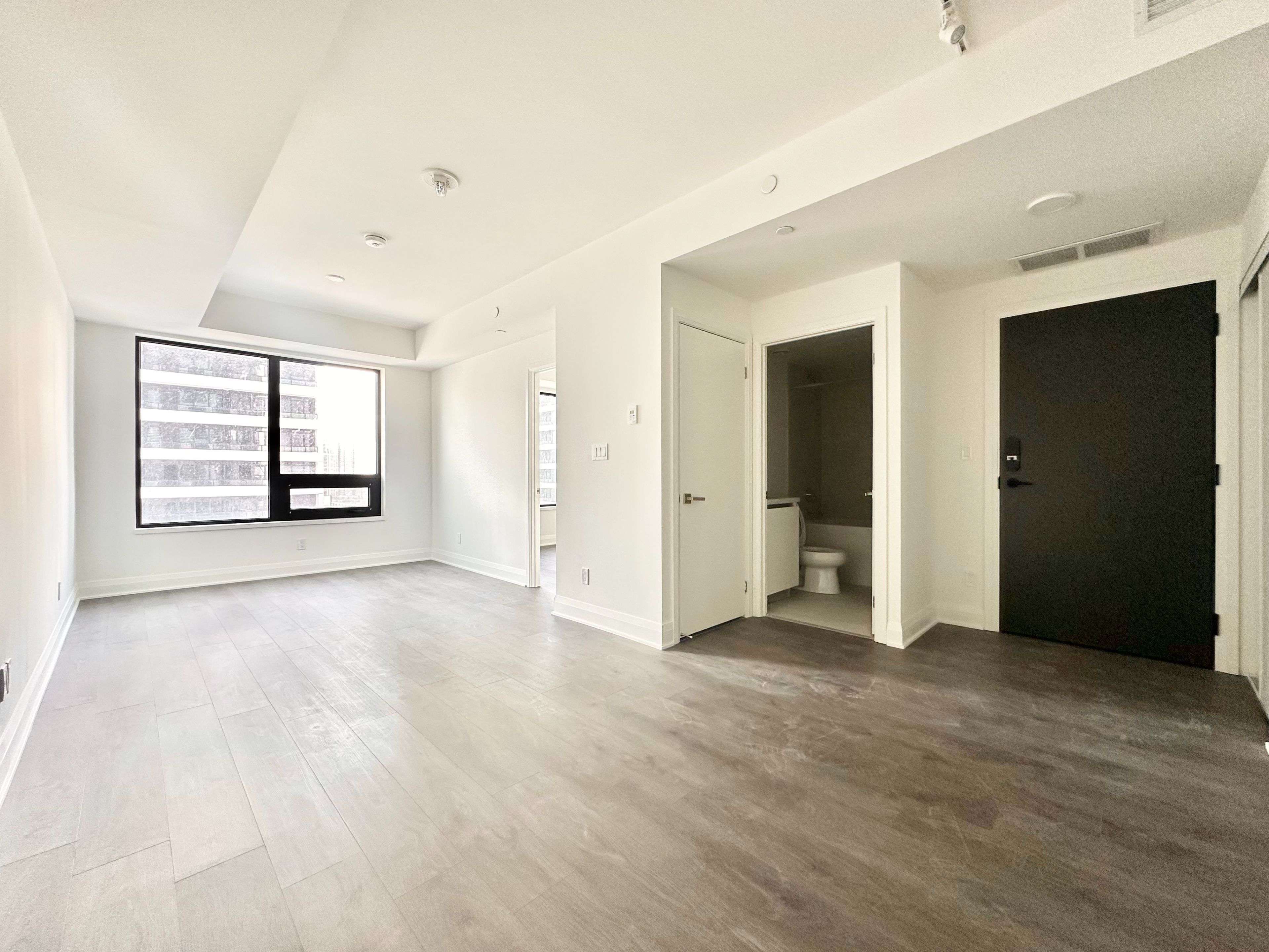 2 Erskine RD #2905, Mississauga, ON L5B 0S1