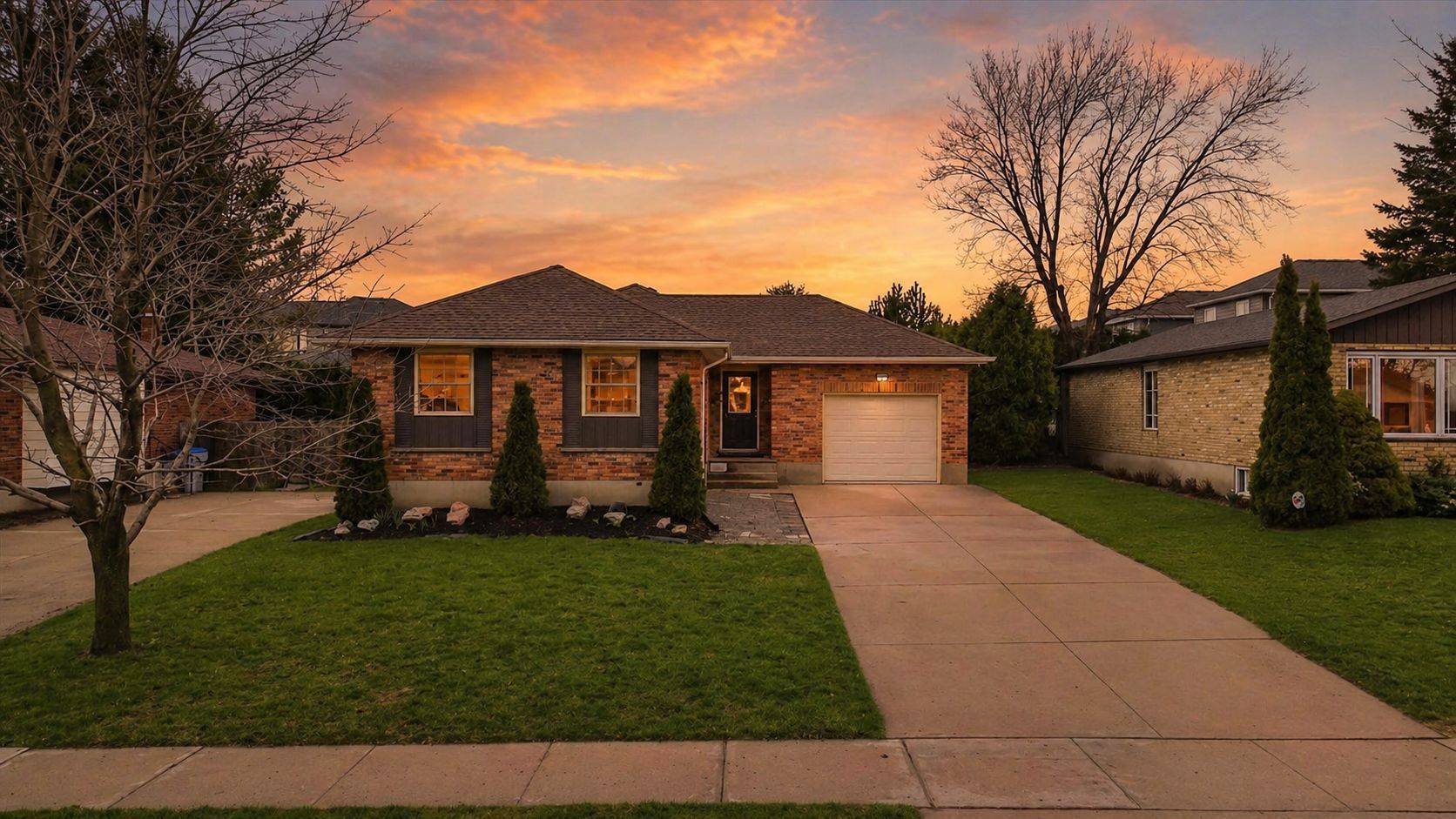 105 Gibson CRES, Lucan Biddulph, ON N0M 2J0