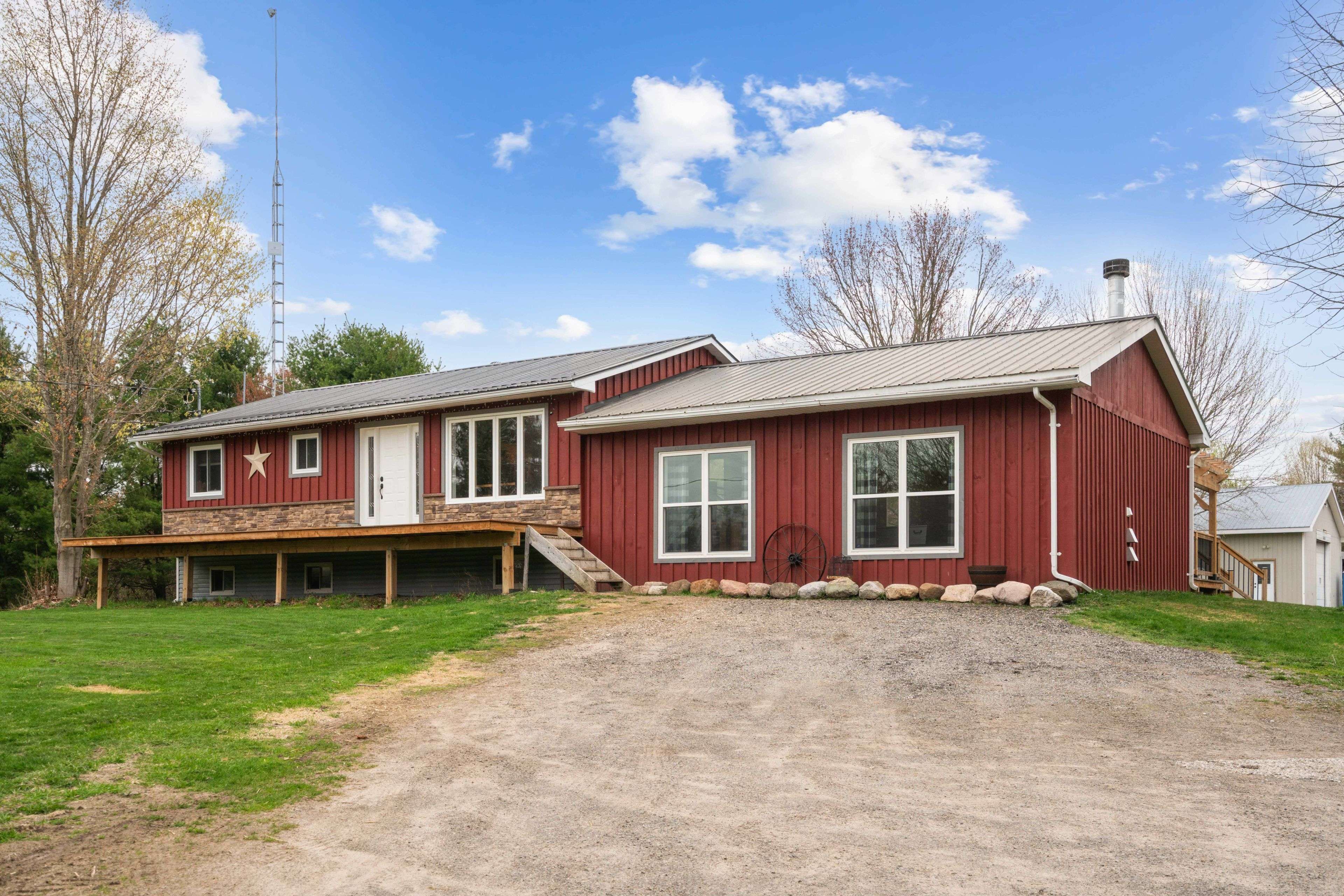105 Ballycanoe RD, Front Of Yonge, ON K0E 1R0