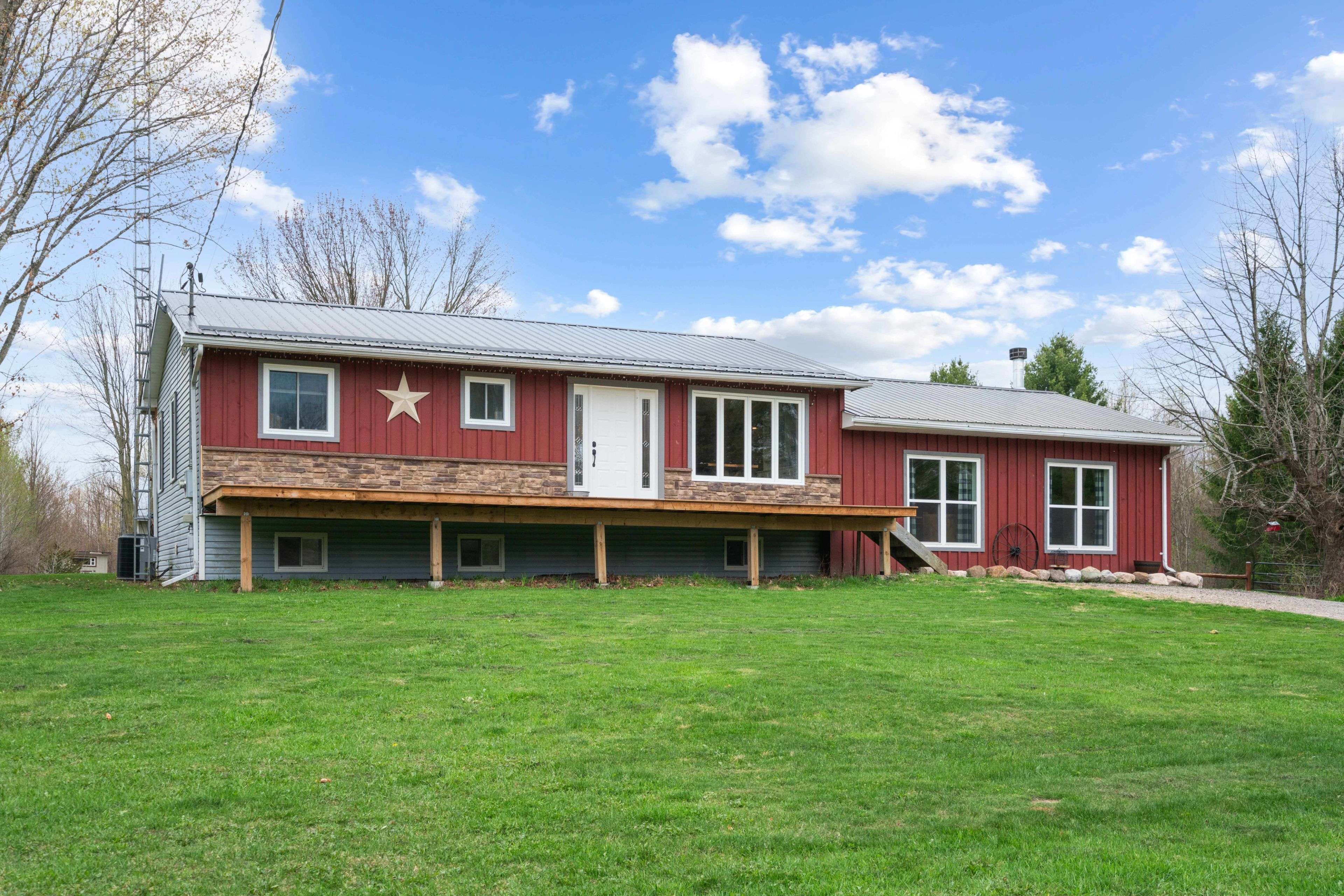 105 Ballycanoe RD, Front Of Yonge, ON K0E 1R0