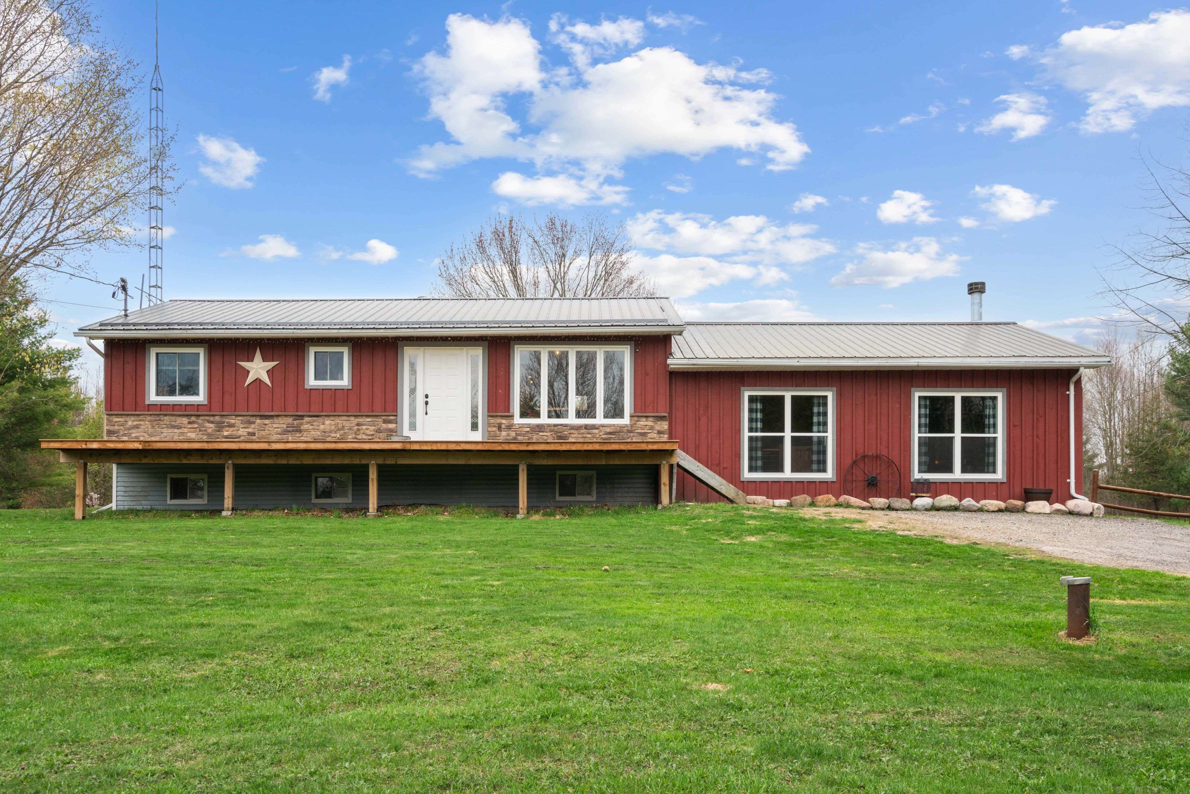 105 Ballycanoe RD, Front Of Yonge, ON K0E 1R0