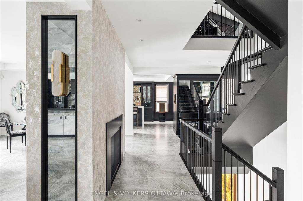 151 Winding WAY, Barrhaven, ON K2C 3H1