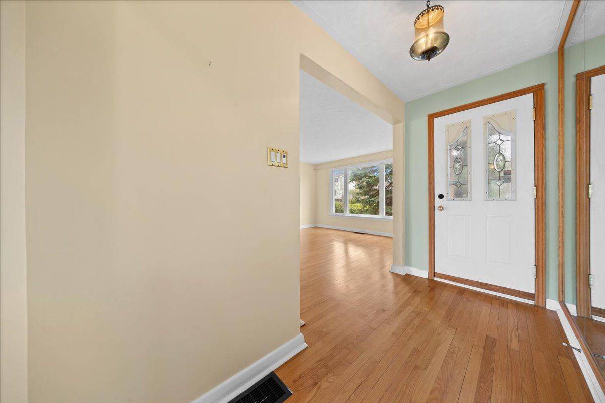 72 Crownhill ST, Beacon Hill North - South And Area, ON K1J 7K8