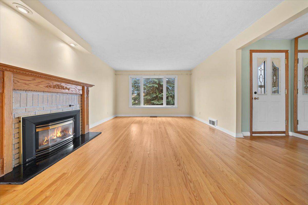 72 Crownhill ST, Beacon Hill North - South And Area, ON K1J 7K8