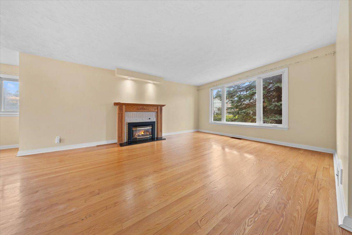72 Crownhill ST, Beacon Hill North - South And Area, ON K1J 7K8