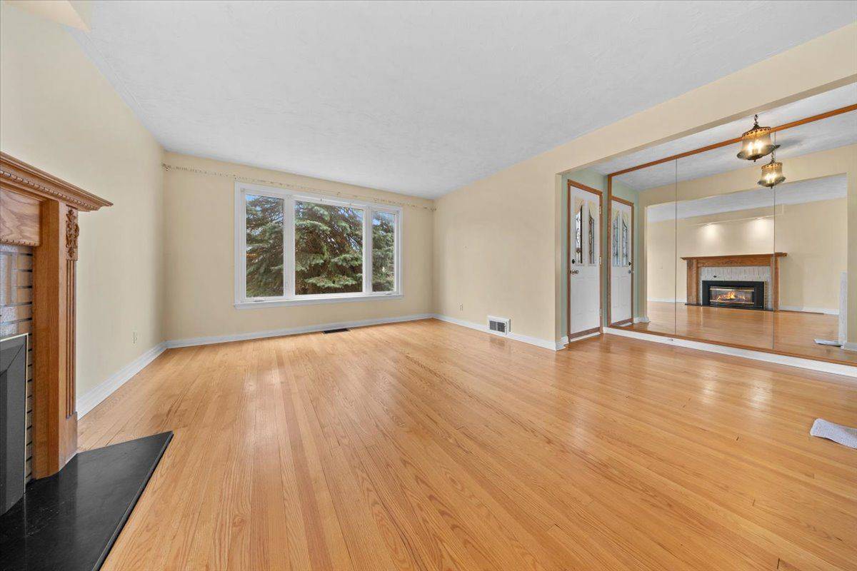72 Crownhill ST, Beacon Hill North - South And Area, ON K1J 7K8