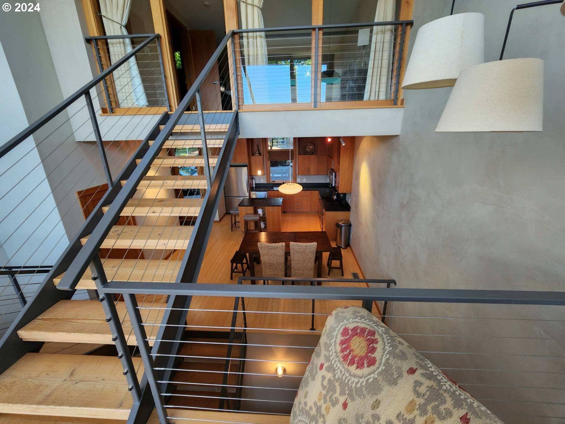 606 CASCADE AVE, Hood River, OR 97031