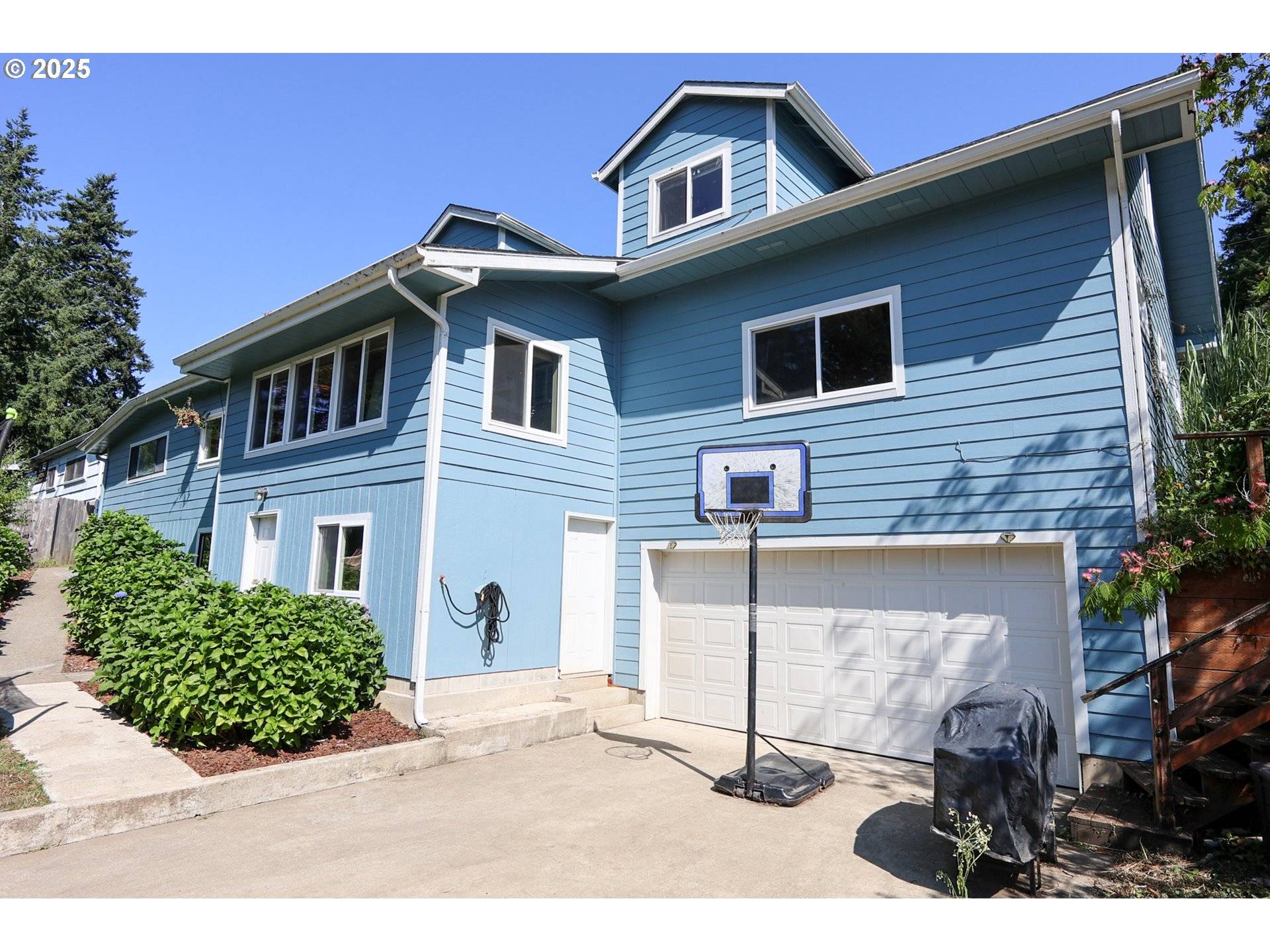 1575 N HENRY ST, Coquille, OR 97423