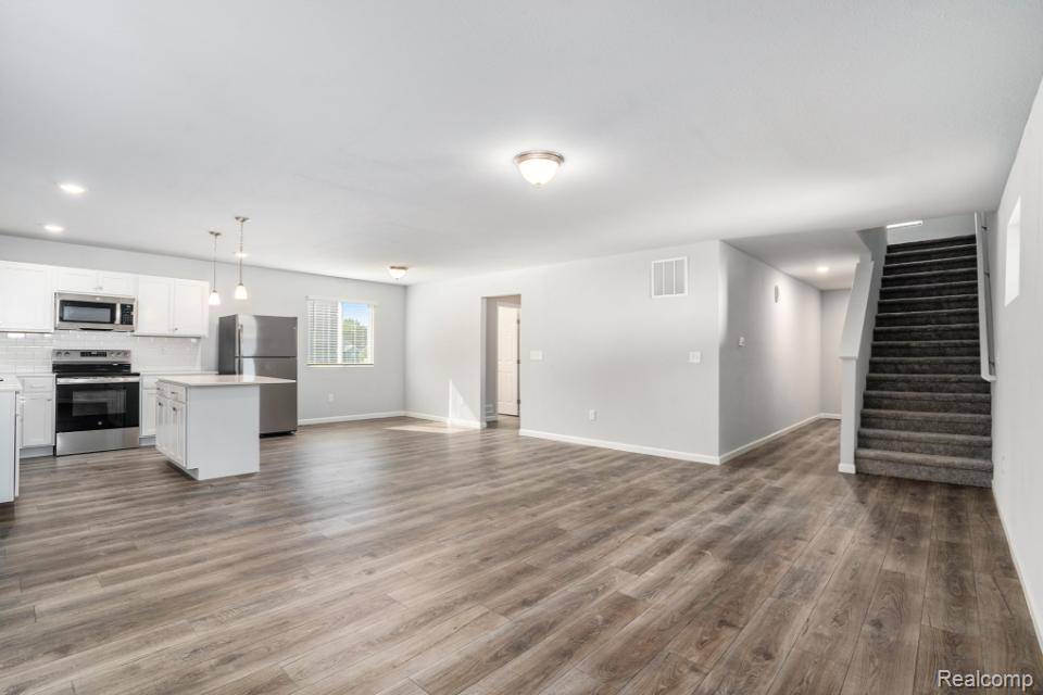 8111 Moonlight Creek LN, Handy Township, MI 48836