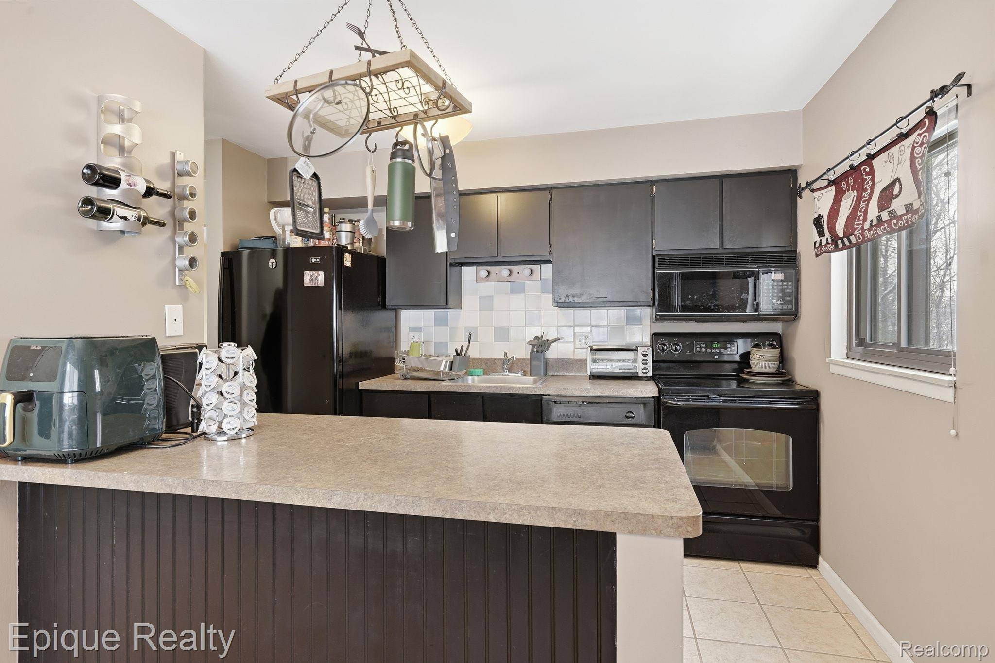 521 Carberry HL, Brighton, MI 48116