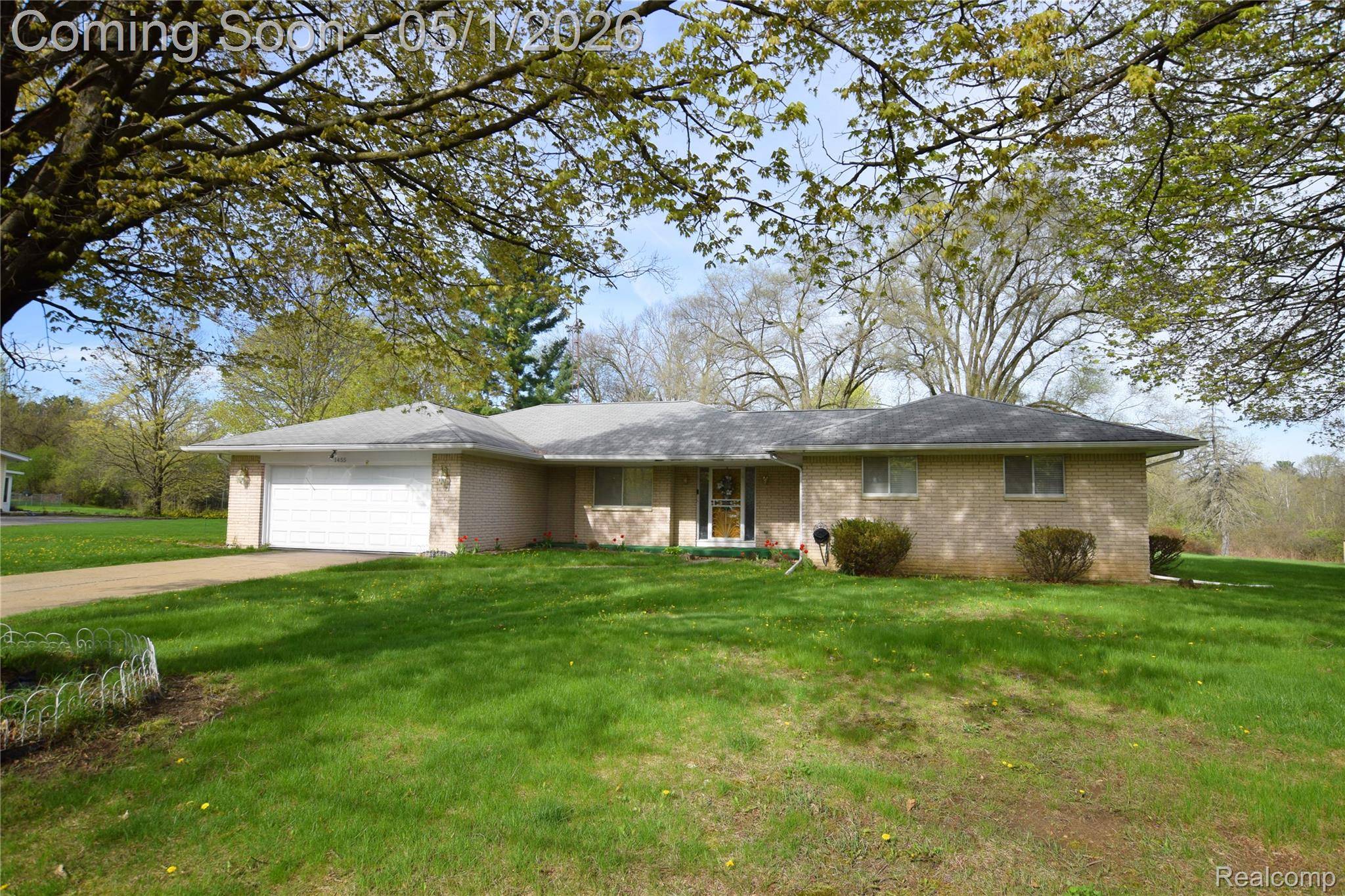 1455 Sun Terrace DR, Flint Charter Township, MI 48532