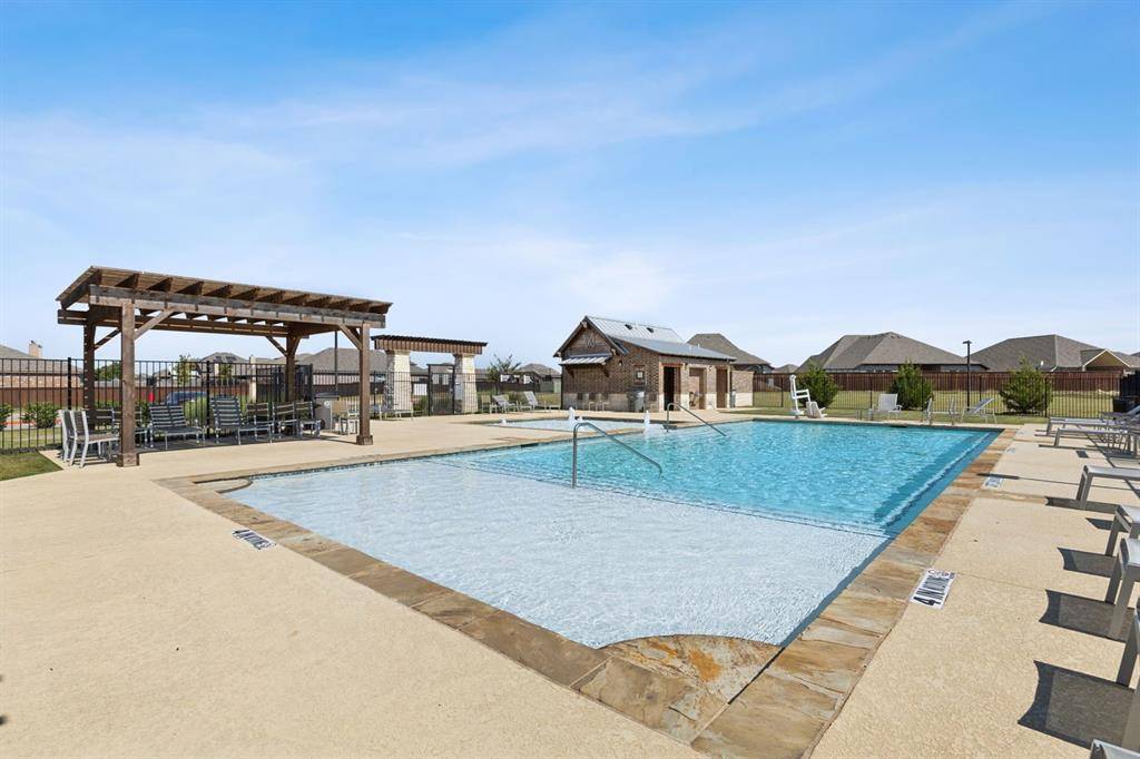507 Pinnacles Court, Forney, TX 75126