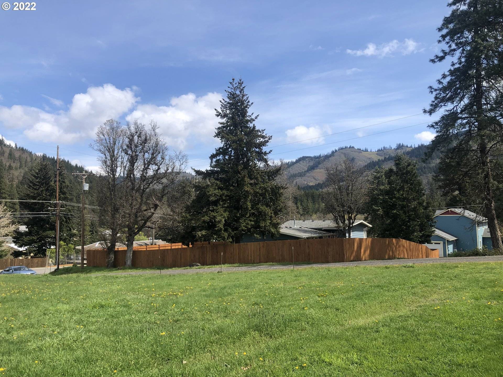 145 Loop RD, White Salmon, WA 98672