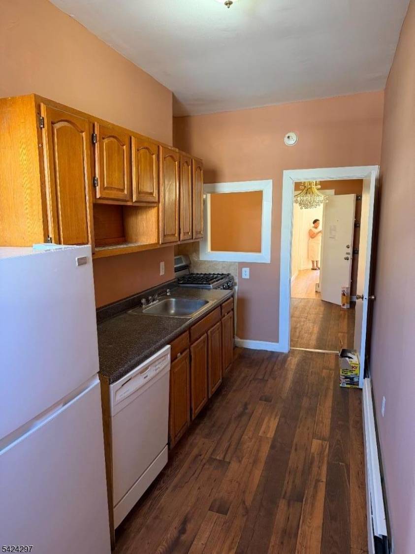 170 Boyd Ave, Jersey City, NJ 07304