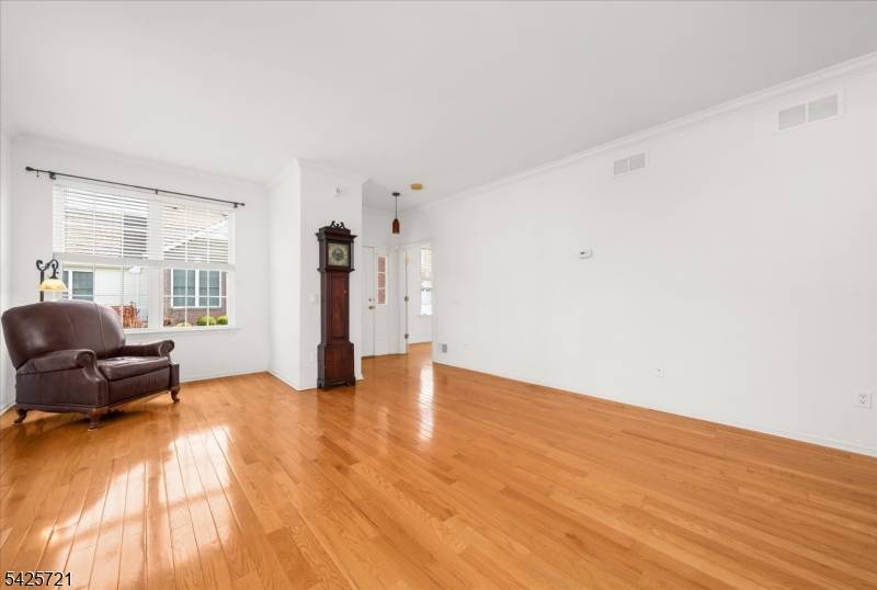 22 Samson Dr, Raritan Twp., NJ 08822