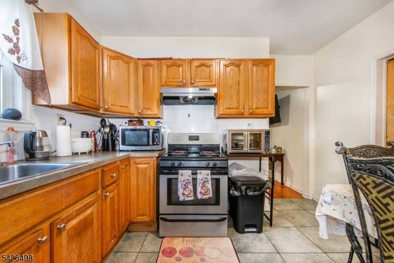 232 2nd St, Newark City, NJ 07107