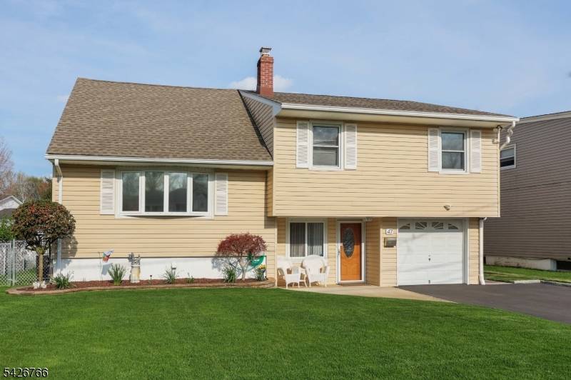 47 Epping Dr, Kenilworth Boro, NJ 07033
