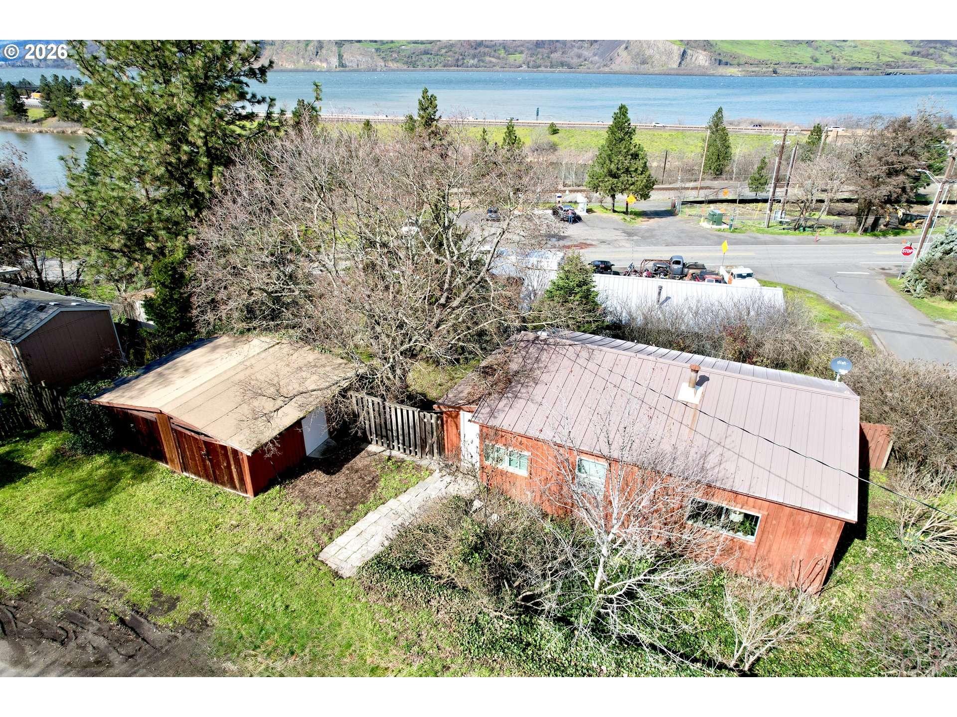 102 IDAHO ST, Mosier, OR 97040