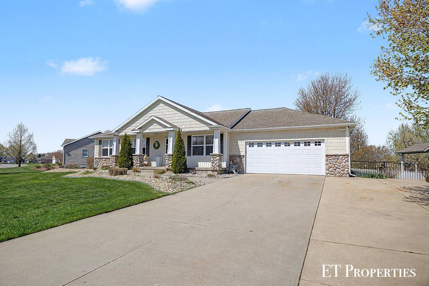 6213 Sheldon DR, Georgetown Twp, MI 49426