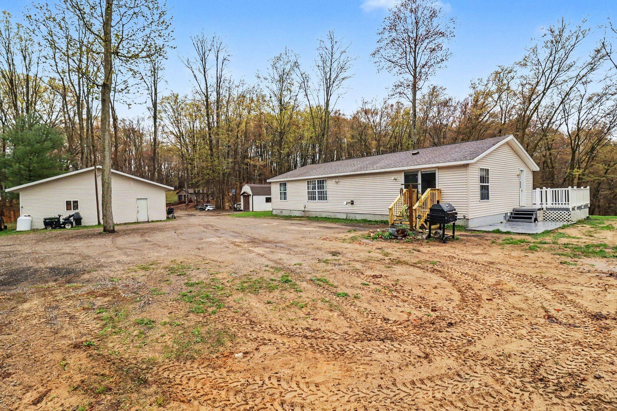 6547 S Outer Loop DR, Logan Twp, MI 49405