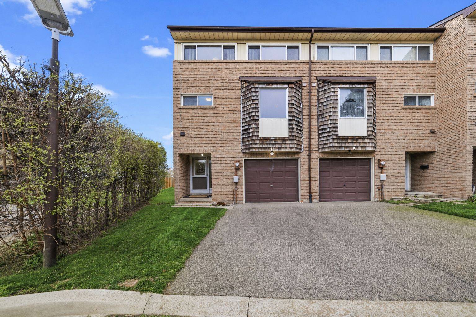 661 Childs DR #18, Milton, ON L9T 3V7