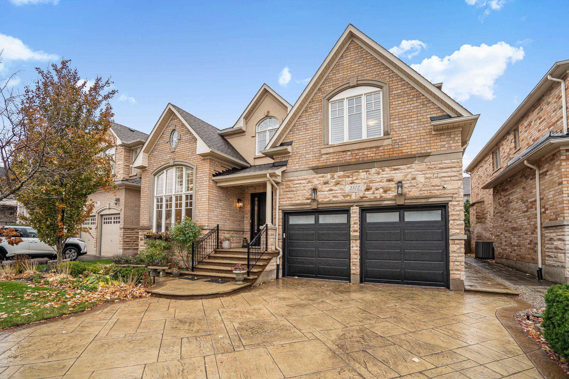 2372 Awenda DR, Oakville, ON L6H 7P7