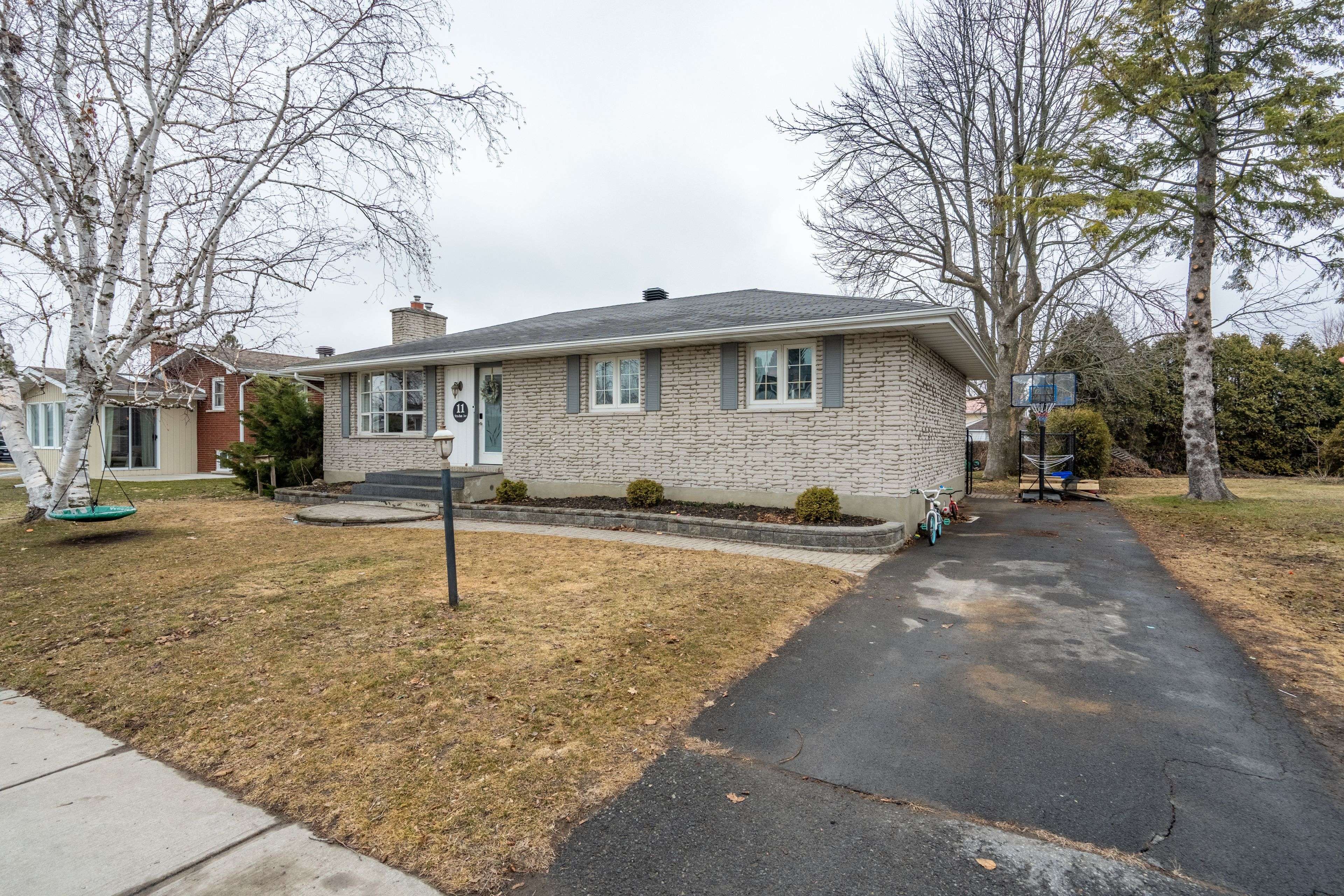 11 Strachan AVE, South Stormont, ON K0C 1P0