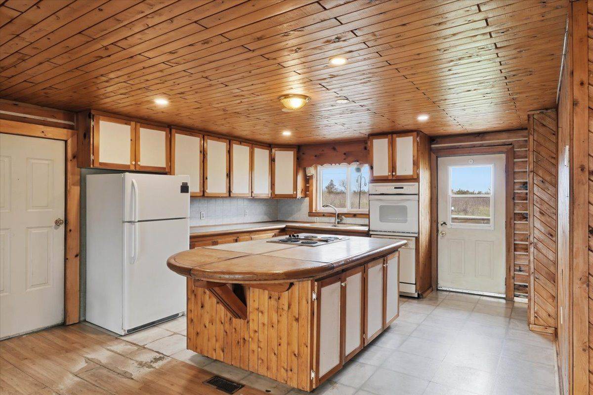 51 Stinson Block RD, Prince Edward County, ON K0K 1T0
