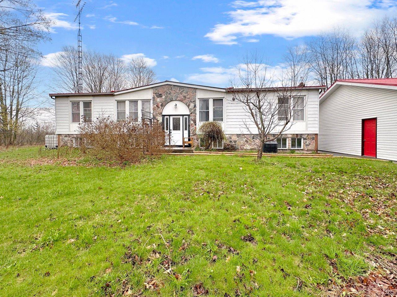 19656 Loyalist Pkwy, Prince Edward County, ON K0K 1T0