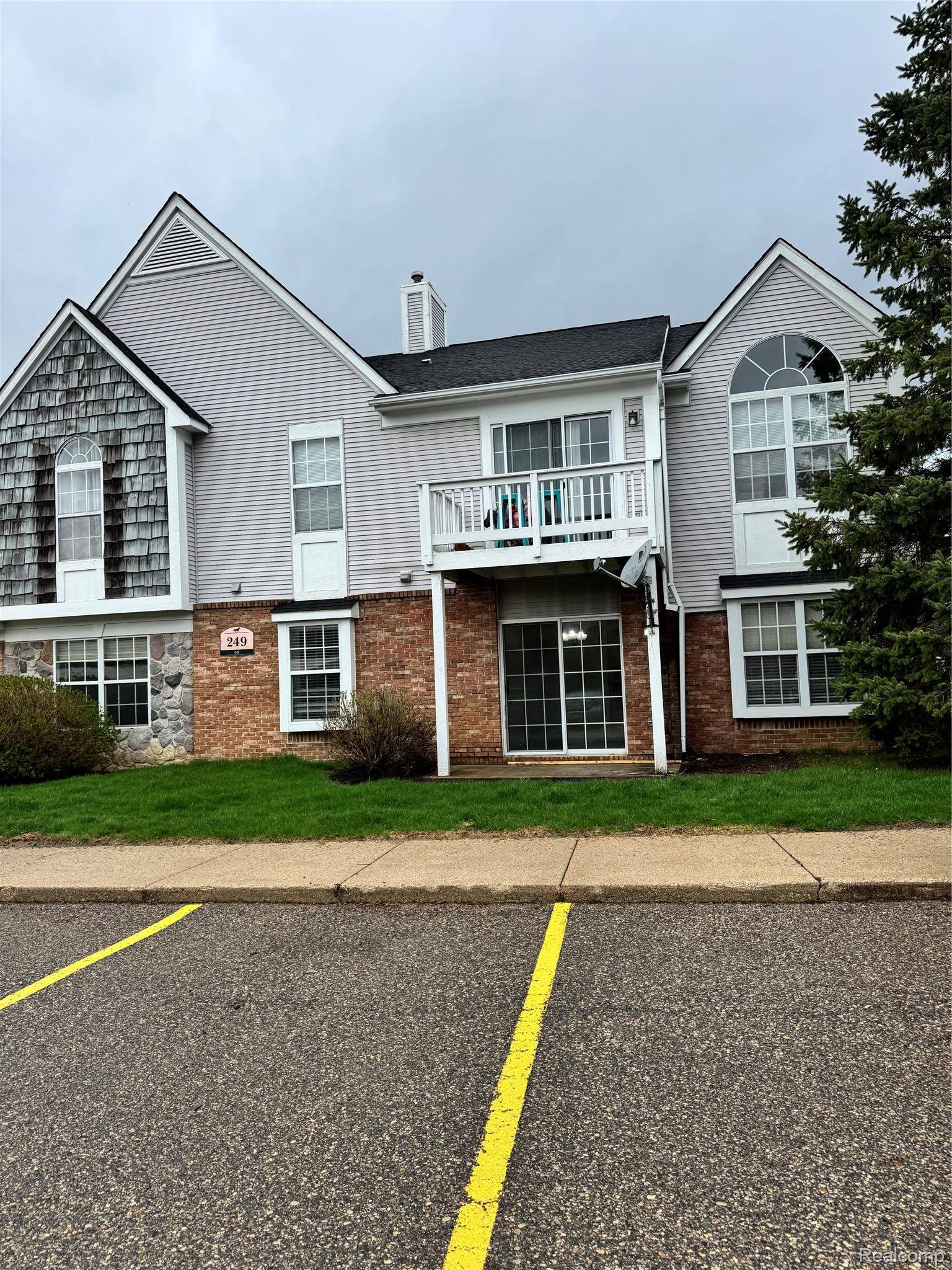 249 Brookwood DR, Southlyoncity_oakland, MI 48178