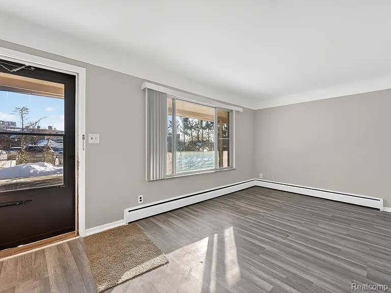 23 W Burdick ST #4, Oxford Village, MI 48371