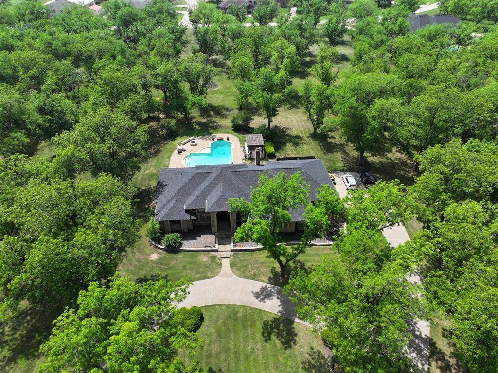 8810 S Hampton Drive, Granbury, TX 76049