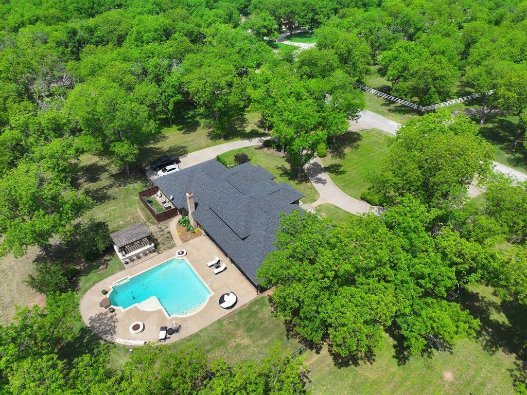 8810 S Hampton Drive, Granbury, TX 76049