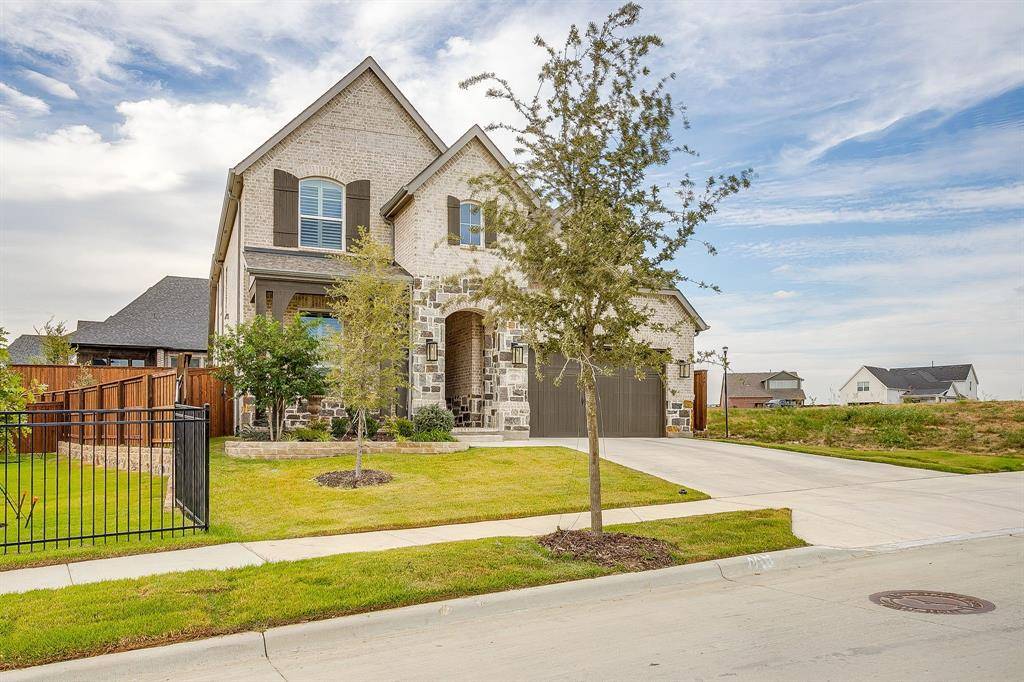 2132 Rolling Oaks Drive, Fort Worth, TX 76008